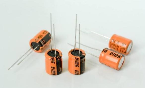 「NIPPON CHEMI-CON」電解電容極性接錯會爆炸，如何避免？